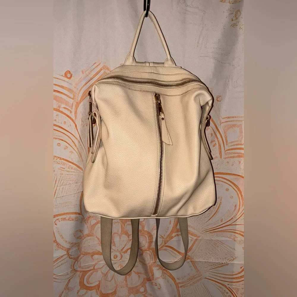 Sakroots Cream & Black Wallet Paired W/ a Cream Colored Backpack From Urban - Picture 2 of 12